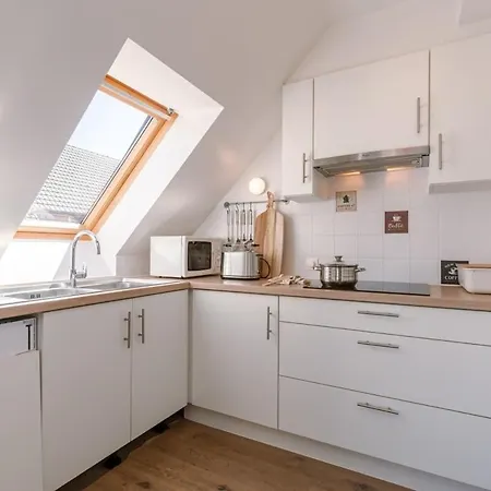 Huswell - Centrally Located With Sunny Terrace Apartment