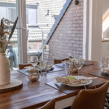 Апартаменти Huswell - Centrally Located With Sunny Terrace