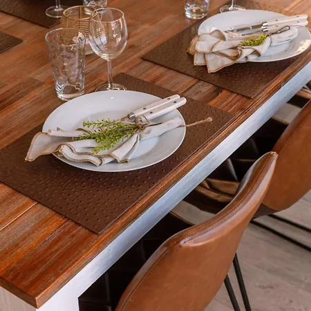 Huswell - Centrally Located With Sunny Terrace Апартаменти