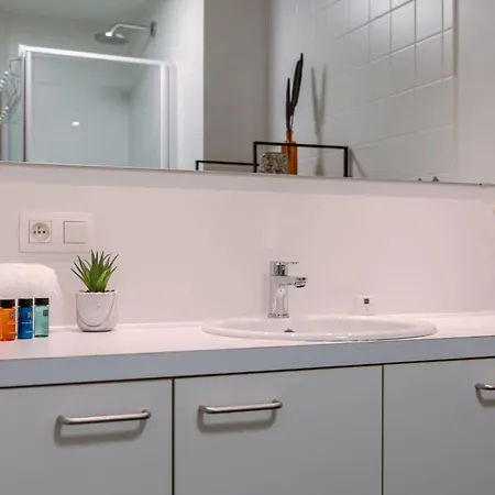 Huswell - Centrally Located With Sunny Terrace *