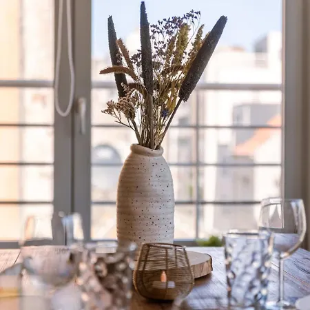 Huswell - Centrally Located With Sunny Terrace Apartament