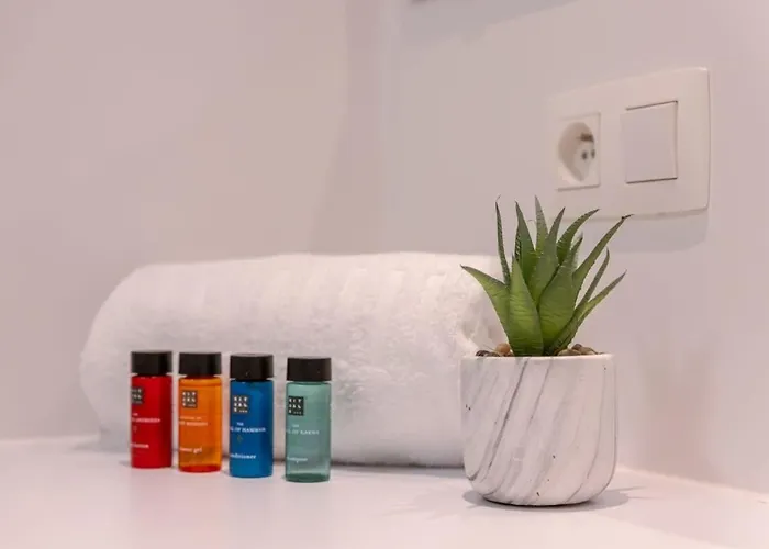 Huswell - Centrally Located With Sunny Terrace