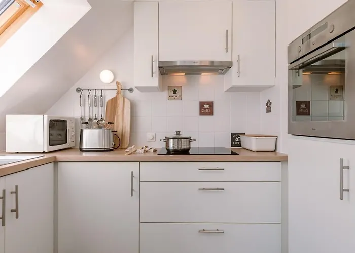 Huswell - Centrally Located With Sunny Terrace