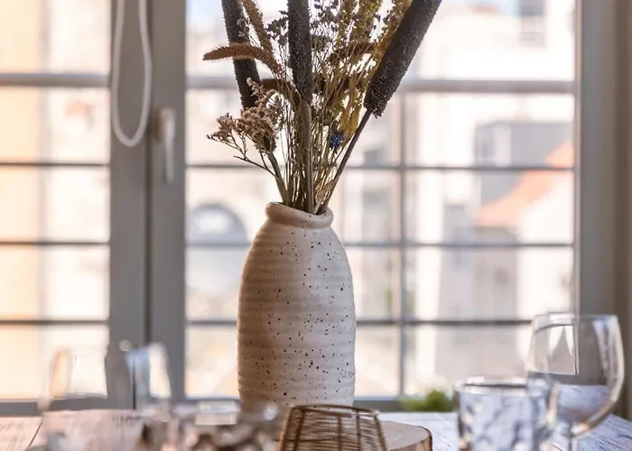 Huswell - Centrally Located With Sunny Terrace Apartament