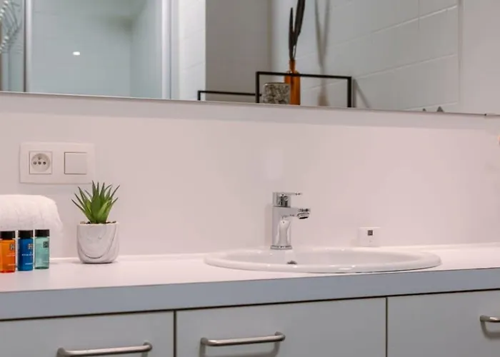 Huswell - Centrally Located With Sunny Terrace *